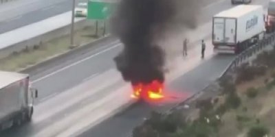 Adana’da otoyolda motosiklet alev topuna dönüştü