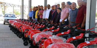 Kozan’da yüksek rakımlı bölgedeki üreticilere çapa motoru dağıtıldı