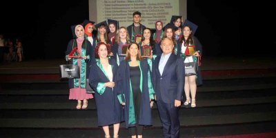 Ç.Ü. Abdi Sütcü Sağlık Hizmetleri MYO’da mezuniyet sevinci