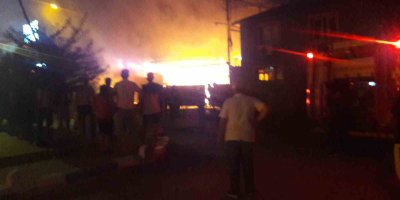 Adana’da oduncu dükkanında yangın