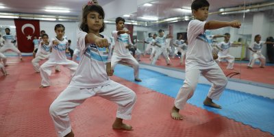 Adana Yüreğir yaz spor okulları 9 bin 200 çocuğa eğitim veriyor