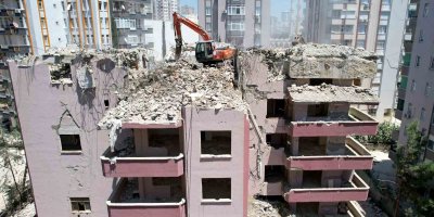 Adana’da yıkılan binalarda dere çakılı kullanılmış