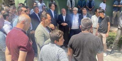 Ömer Çelik ve Mehmet Sağlam HÜDA PAR cenazesinde