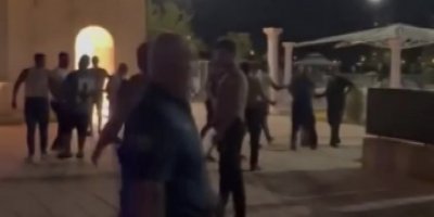 Adana’da dondurmacılar parkta birbirine girdi