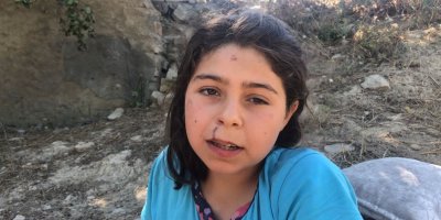 Depremde evde kalan kardeşlerini kurtarırken yaralandı