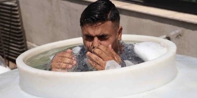 Fırıncılar 2 tonluk buzlu varilde serinledi