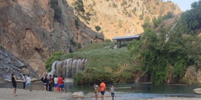 Şelalede suya giren genç boğularak hayatını kaybetti