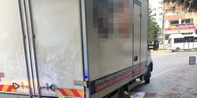 Geri manevra yapan kamyonetin altında kalan kadın öldü