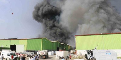 Adana Valisi Elban: “Yangına müdahale sürüyor, diğer yerlere sıçrama ihtimali azaldı”