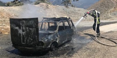 Otomobil yanarak kullanılmaz hale geldi