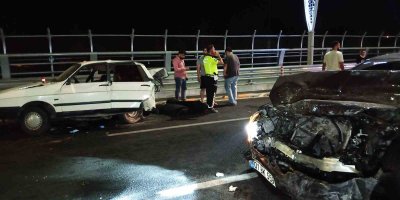 Lüks otomobilin çarptığı otomobil kağıt gibi ezildi: 1 ölü, 1 yaralı