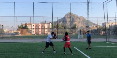 Kozanlı şampiyon boksör Azra Nur Çetin Avrupa yolcusu