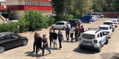 Dükkan kurşunlayan 2 maganda tutuklandı