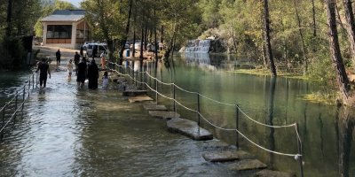 Adana’da Yedigöze Şelalesi ve milli parklar ziyaretçi akınına uğruyor