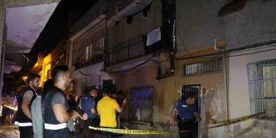 Evinin zili çalınca balkona çıktı, başından vurularak öldü