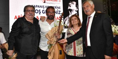 Büyük Ozan Aşık Veysel’e ithaf edilen 2. Bağlama Günleri, Arif Sağ konseriyle sona erdi