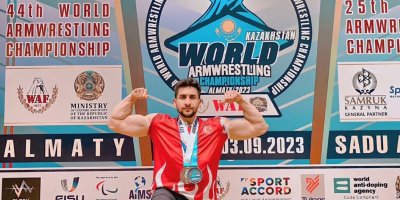 Adanalı Fatih Kamuz, Dünya Bilek Güreşi Şampiyonasından ikinci oldu