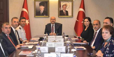 Vali Köşger’in başkanlığında üniversite güvenliği ve öğrenci yurt sorunları değerlendirildi