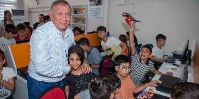 Seyhan Belediyesi’nden üniversiteyi kazanan öğrencilere destek