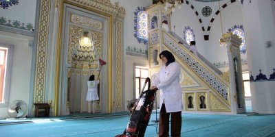 Yüreğir Belediyesi ibadethane temizliklerini sürdürüyor