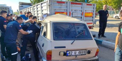 Adana’da otomobil kamyona çarptı: 1 yaralı