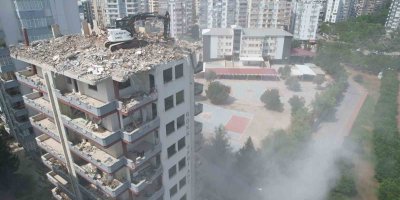 Velilerin korkulu rüyası apartmanın yıkımına başlanıldı