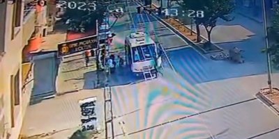 Açık olan dolmuş kapısından aşağı düştü