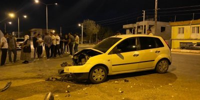 Ceyhan’da otomobil motosikletle çarpıştı: 2 yaralı