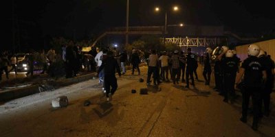 Adana’da ABD konsolosluğu taşlandı