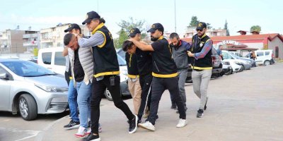 Cep telefonu ve 13 bin lirayı gasp eden 3 kişi tutuklandı