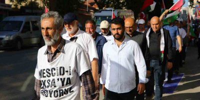 Filistin’e yürüyen grup bir gece dinlendiği Adana’dan Hatay’a hareket etti