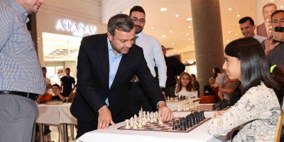 Yüreğir’de simultane satranç gösterisi