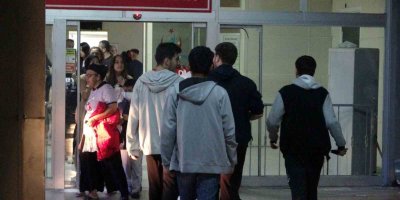 Adana’da 14 öğrenci gıda zehirlenmesi şüphesiyle hastaneye başvurdu