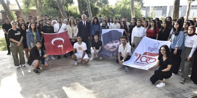 Başkan Zeydan Karalar, Yeşiloba Şehitliği Müzesi'ni gençlerle birlikte ziyaret etti