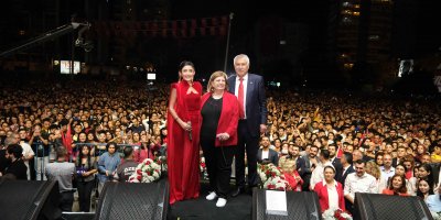 Adana sel oldu aktı, 100 bin Adanalı, 100. Kuruluş Yılı'nda Cumhuriyet'e sahip çıktı