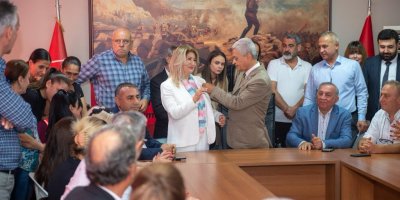 Adana'da İYİ Partili Erciyes, CHP'ye geçti