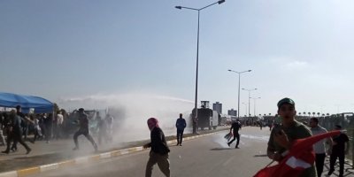 İncirlik Üssü’ne girmeye çalışan gruba polis müdahale etti