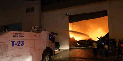 Sağlık ürünleri fabrikasında yangın: TOMA’nın desteğiyle kontrol altına alındı