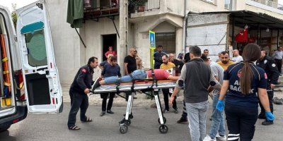 Adana'da motosiklet ile otomobil çarpıştı: 1 yaralı