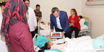 Başkan Kocaispir, sünnet olan çocukları ziyaret etti