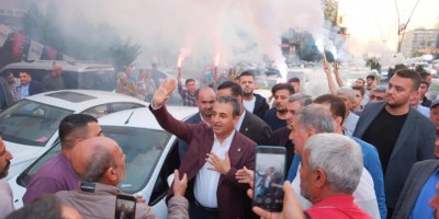 CHP'li Bulut'a Adana'da Meşaleli Karşılama