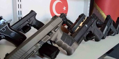 Adana'da çamaşır makinesine gizlenmiş hafif makineli tüfek ele geçirildi