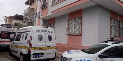 Cinnet geçiren şahıs, karısını öldürdü, annesini de ağır yaraladı