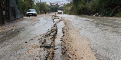 Yağmur Kozan'da hayatı felç etti