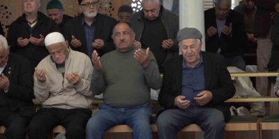 Adana’daki camilerde Filistin için dua edildi