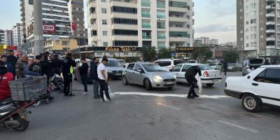 Tırın altında kalan motosikletli hayatını kaybetti