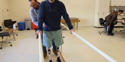 Enkazdan 116 saat sonra kurtulan Alperen, 10 ay sonra protez bacaklarına kavuştu