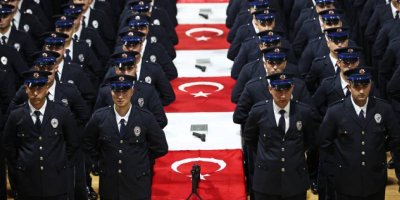 Adana'da eğitimini tamamlayan 750 polis adayı yemin etti