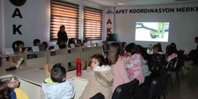 Minikler bu kez deprem bilinci için düdük çaldı