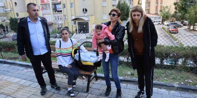 ‘Oğlum kenardan git’ dedi, 5 yerinden bıçaklandı